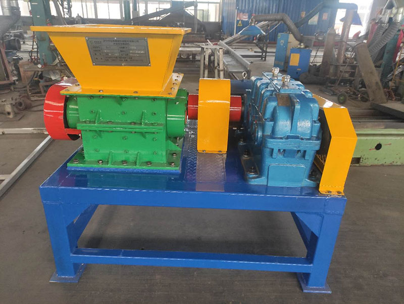 大型撕碎機(jī)設(shè)備